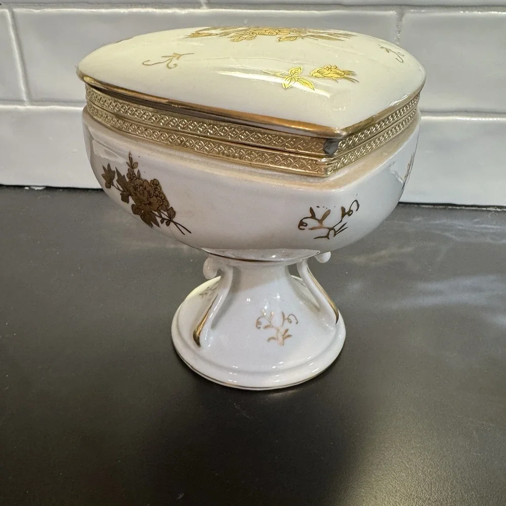 Arnart Heart Shaped Porcelain Vanity Jar Pedestal Hand Painted MCM Lidded Hinged